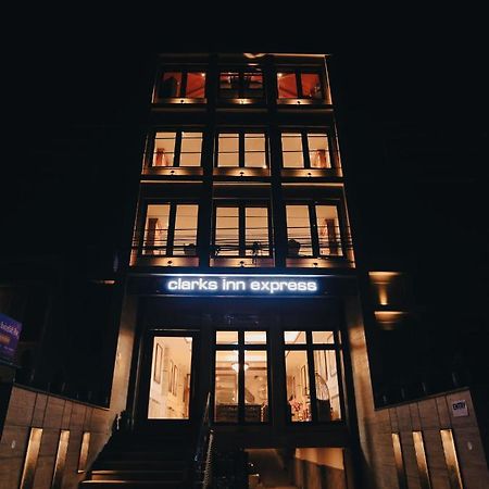Clarks Inn Express, Dehradun Exteriör bild