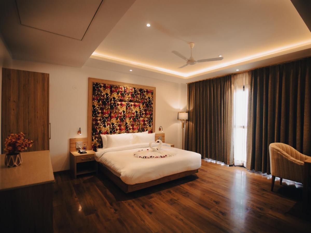 Clarks Inn Express, Dehradun Exteriör bild