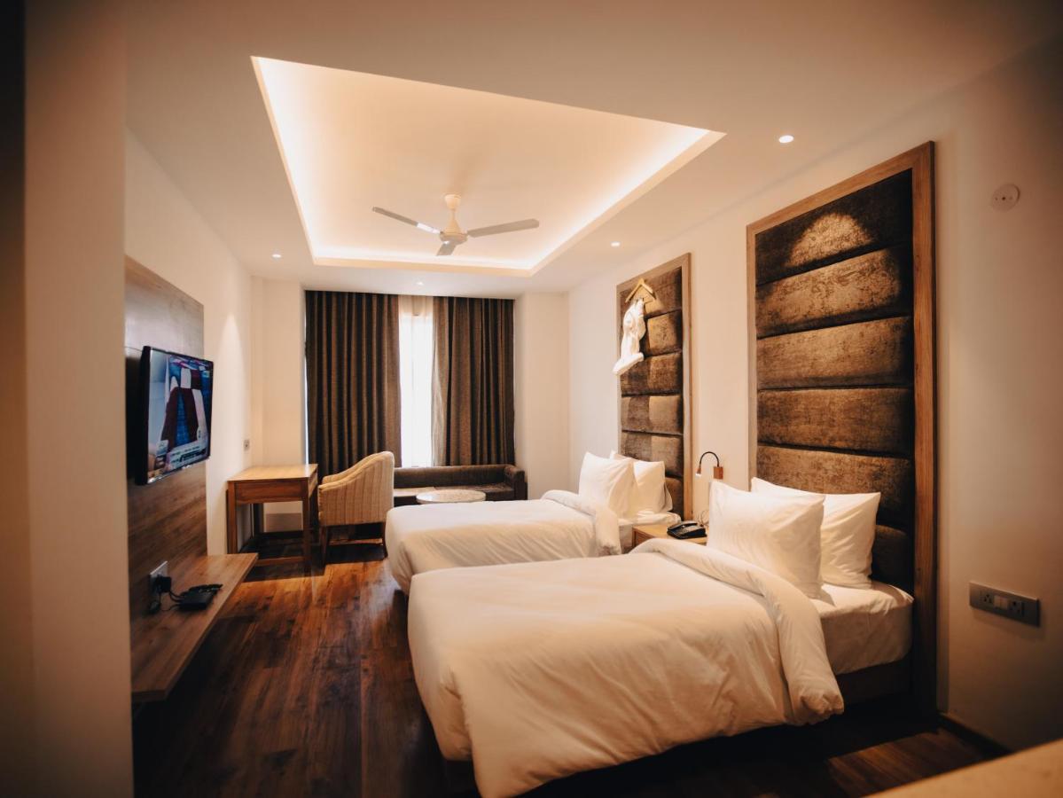 Clarks Inn Express, Dehradun Exteriör bild