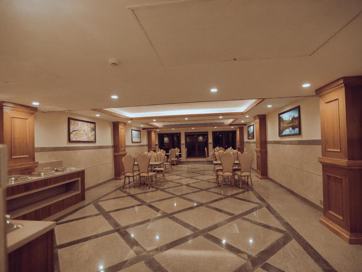 Clarks Inn Express, Dehradun Exteriör bild
