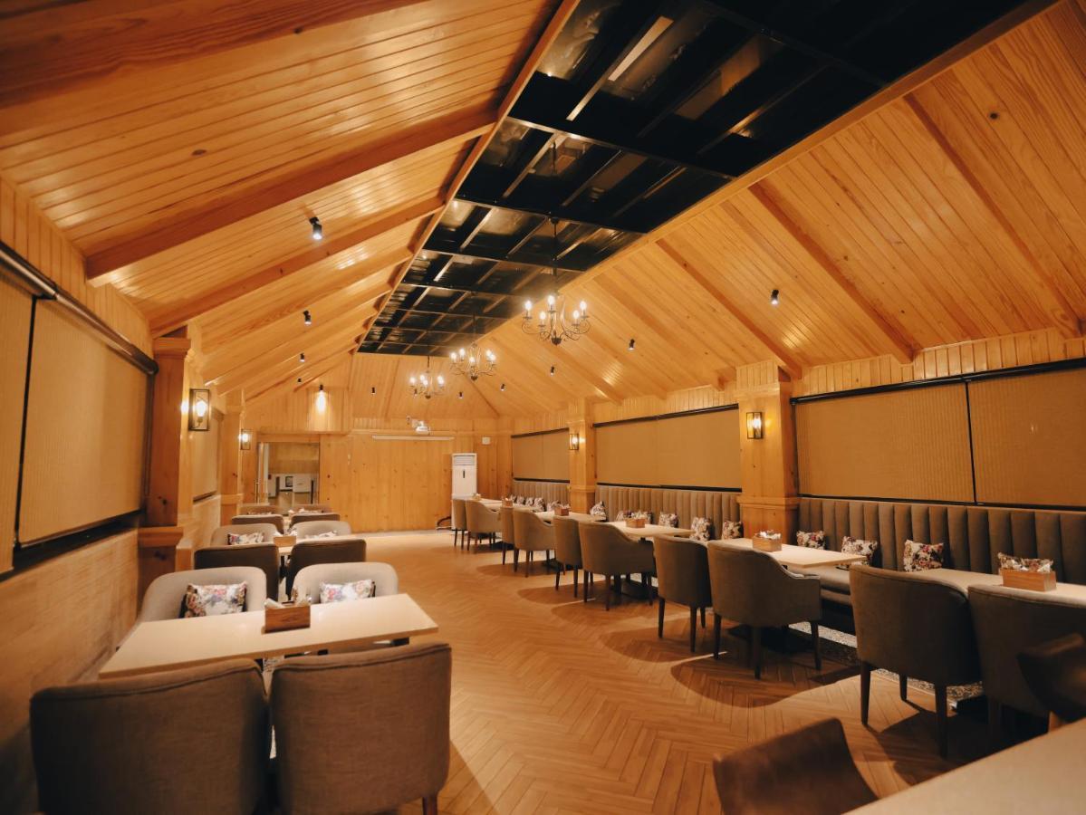 Clarks Inn Express, Dehradun Exteriör bild