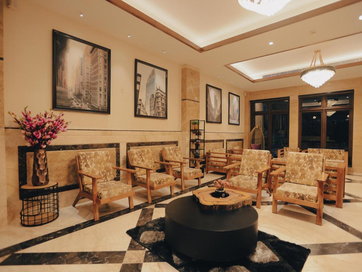 Clarks Inn Express, Dehradun Exteriör bild