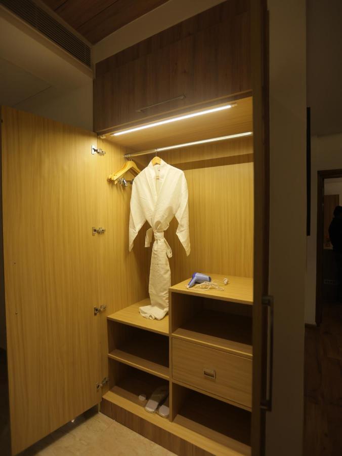 Clarks Inn Express, Dehradun Exteriör bild