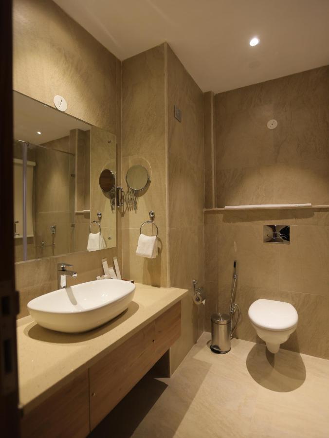 Clarks Inn Express, Dehradun Exteriör bild