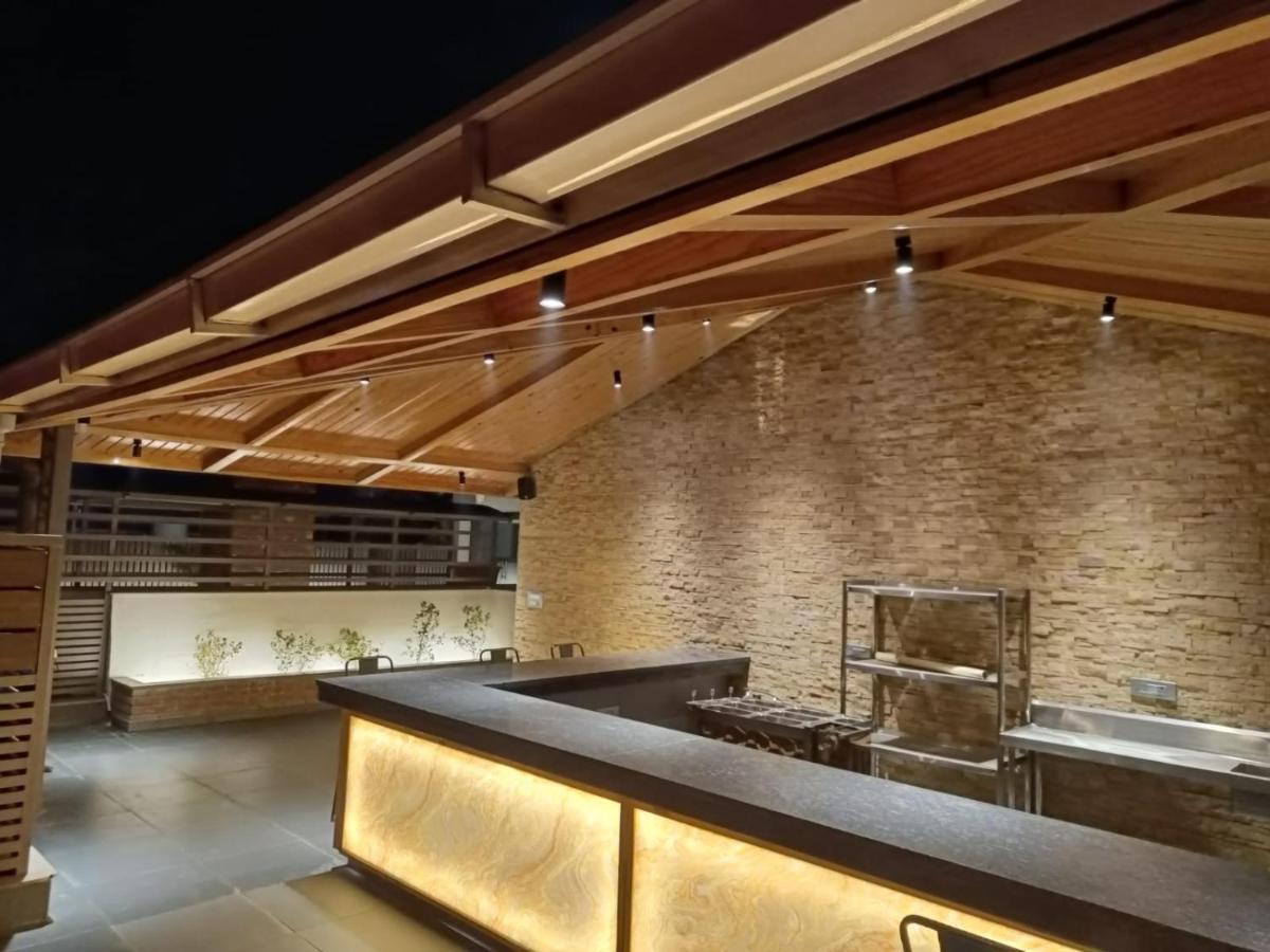 Clarks Inn Express, Dehradun Exteriör bild